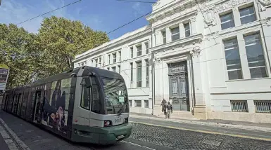  ?? (foto Jpeg) ?? Trastevere La sede del Palazzo degli Esami, in via Induno, un bene vincolato dai Beni culturali