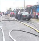  ?? JOSÉ ?? Los bomberos tuvieron que poner 350 metros de manguera.