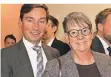  ??  ?? Sebastian Hartmann, Chef der NRWSPD, und Ex-Umweltmini­sterin Barbara Hendricks (SPD).