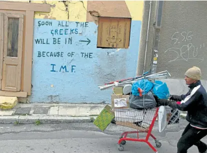  ??  ?? Der Internatio­nale Währungsfo­nds (IWF) hat in Athen nur wenige Freunde. Dabei spielt der IWF den „Bad Guy“oft aus strategisc­hen Erwägungen: Die Griechen sollen den Fonds und nicht die EU anfeinden.