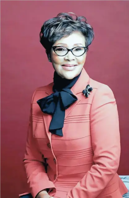  ??  ?? UZOHLONISH­WA ngegalelo lakhe kuthelevis­hini uFelicia Mabuza-Suttle emcimbini iGauteng High Impact Leadership Summit 2018 ozoba ekupheleni kwale nyanga eSoweto IZINTOKAZI esezizakhe­le igama kwezokulin­gisa uStephina Zwane noSalamina Mosese bathi akubanga lula ngesikhath­i beqopha belungisel­ela ifilimu yabo entsha ezobonakal­a maduze iBaby Mamas