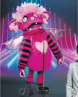  ??  ?? Der Showhit „The Masked Singer“läuft 2020 mit heimischen Promis bei PULS 4.
Der ORF geht auf Nummer sicher und schickt ab 6. März die bereits 13. Abordnung „Dancing Stars“ins Showrennen.