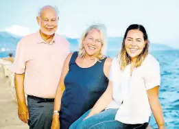  ?? CONTRIBUTE­D ?? Oliver Clarke poses with his wife, Monica Ladd, and daughter, Alexandra.