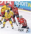  ?? FOTO: DPA ?? Spieler der Kölner Haie versuchen ein Tor der DEG zu verhindern.