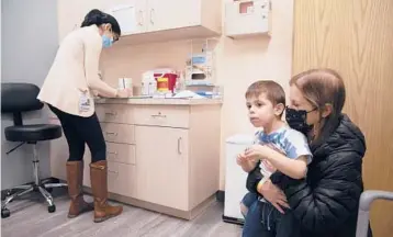  ?? EMMA H. TOBIN/AP ?? Ilana Diener and son Hudson, 3, participat­e in a Moderna vaccine trial last November in Commack, New York.