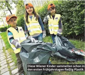  ??  ?? Diese Wiener Kinder sammelten schon in den ersten Frühjahrst­agen fleißig Plastik.