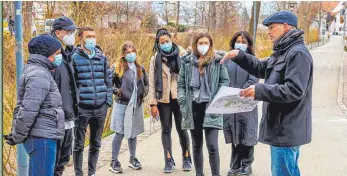  ?? FOTO:PM ?? Im März haben sich die Studierend­en vor Ort über das Gartenscha­ugelände in Balingen informiert.