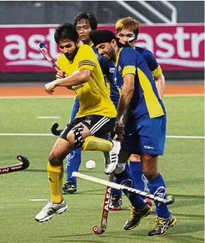  ??  ?? Positive mentality: UniKL’s Baljit Singh Charun (right) believes his side can defeat KLHC if they play their hearts out.