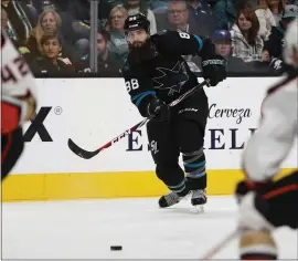  ?? NHAT V. MEYER — STAFF PHOTOGRAPH­ER ?? Sharks defenseman Brent Burns, who is a five-time NHL All-Star, passes the puck against the Anaheim Ducks in the first period at the SAP Center on Thursday night.