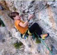  ?? © Vladimir Arnaoudov ?? Ci-dessous : Théo Blass dans Bertane (8b).