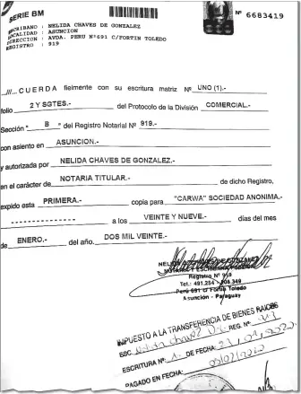  ??  ?? Nélida Chaves de González, esposa del exsenador Óscar González Daher, fue quien certificó el despojo.