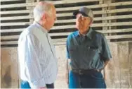  ?? Jonathan Mattise, The Associated Press ?? Democratic U.S. Senate candidate and former Gov. Phil Bredesen, left, talks with David Womack, a farmer and former American Soybean Developmen­t Foundation president, during a visit to Farrar Farm in Flat Creek, Tenn.