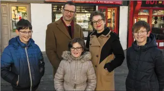  ?? Reidy. Photo by John ?? Brendan and Amanda Mannix pictured with their children – Ruairí, Beatrice and Christophe­r – outside the new Mannix Property Services offices at Number 71 Main Street, Castleisla­nd.