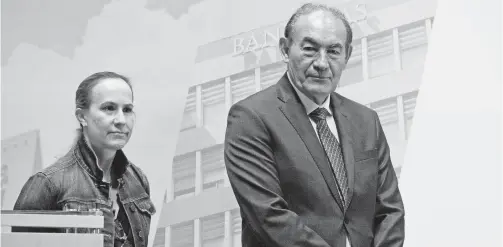  ?? GALO CAÑAS RODRÍGUEZ ?? Guadalupe Phillips, CEO de ICA y Jesús Verdugo, subsecreta­rio de Infraestru­ctura en evento de Banobras