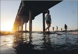  ?? Mario Tama Getty Images ?? SEA SURFACE temperatur­es set records this month at San Diego’s Scripps Pier.