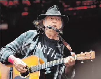  ?? FOTO: DPA/ NILS MEILVANG ?? Neil Young spricht sich gegen Donald Trump aus.