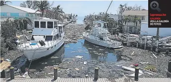  ?? Afp ?? Dos hombres trasladan un congelador por una calle inundada del poblado de Arcadia (Florida). El presidente francés Emmanuel Macron captado ayer en un recorridó que realizó por la isla de San Martín. Así se veía una de las calles de Cojimar, en Cuba....