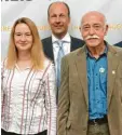  ?? Foto: Simone Graßler ?? Landrat Martin Sailer (Mitte) ehrte unter anderem Claudia Weißschäde­l und Anton Burnhauser.