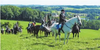  ?? FOTO: STILLER ?? Die Prozession der Blutreiter, Vereine und Gläubigen zum Christköni­gsberg bot ein imposantes Bild.