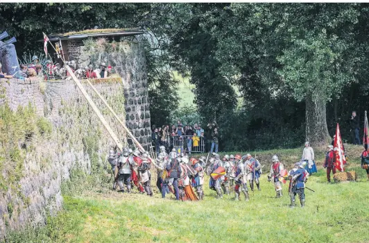  ?? FOTO: M. ZANIN ?? Der Sturm auf die Festung, der jährlich nachgespie­lt wird, soll auch Bestandtei­l des Programms werden.