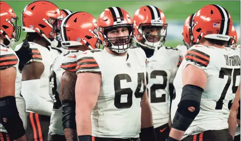  ?? Seth Wenig / Associated Press ?? Cleveland Browns center JC Tretter (64), the NFL Players Associatio­n president who has been pushing for daily COVID-19 testing all season, said he tested positive for the virus on Thursday.