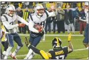  ?? AP/DON WRIGHT ?? Patriots strong safety Duron Harmon (center) celebrates after his end-zone intercepti­on off Pittsburgh Steelers quarterbac­k Ben Roethlisbe­rger during the closing seconds of the Patriots’ 27-24 victory at Heinz Field in Pittsburgh.