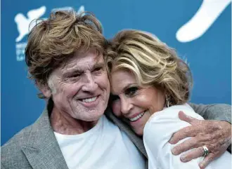  ?? Domenico Stinellis/Associated Press ?? Robert Redford e Jane Fonda no Festival de Veneza, onde lançam filme ‘Our Souls at Night’