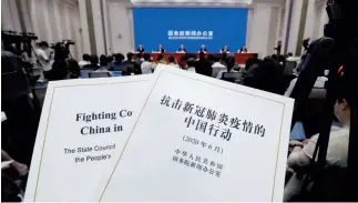  ??  ?? 7 de junio de 2020. La Oficina de Informació­n del Consejo de Estado de China emite el libro blanco “Luchando contra el COVID-19: China en acción”.