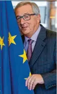  ?? Foto: dpa ?? Eigentlich unzertrenn­lich: Juncker und die EU Flagge. Jean Claude