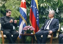  ??  ?? Los presidente­s de Venezuela, Nicolás Maduro, y de Cuba, Miguel Diaz-Canel, se reunieron ayer en el Palacio de la Revolución, en La Habana.