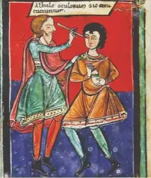  ?? ?? Ilustració­n medieval de John Bradmore —autor de Philomena, uno de los primeros tratados sobre cirugía— sacándole la flecha al futuro Enrique V de Inglaterra.