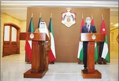  ?? KUNA photo ?? Kuwait’s FM with his Jordanian counterpar­t during the joint press conference in Amman.