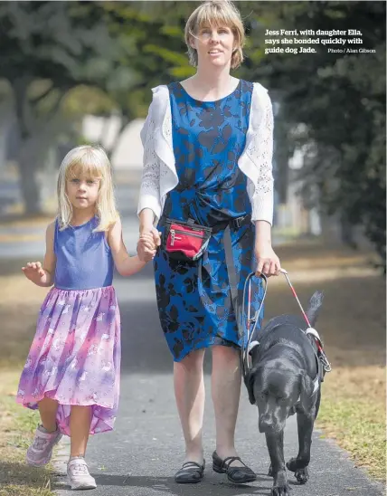  ?? Photo / Alan Gibson ?? Jess Ferri, with daughter Ella, says she bonded quickly with guide dog Jade.