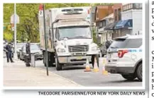  ?? THEODORE PARISIENNE/FOR NEW YORK DAILY NEWS ?? A 49-year-old worker was crushed between two trucks in delivery Monday on Metropolit­an Ave. in Kew Gardens.