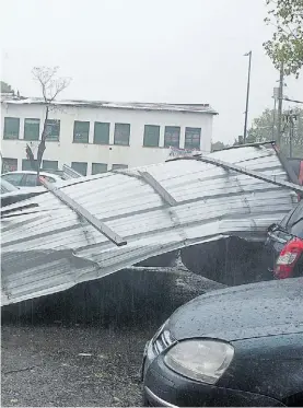  ?? ROLANDO ANDRADE ?? El Palomar. El techo que se voló de la escuela.