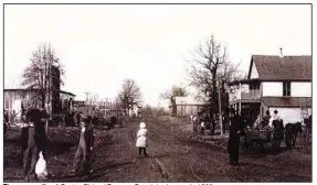  ?? (Courtesy of the Center Ridge Heritage Associatio­n) ?? The community of Center Ridge (Conway County); circa early 1900s