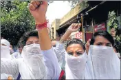  ??  ?? Students of Government College for Women raising slogans against college authoritie­s in Jammu on Tuesday. NITIN KANOTRA /HT