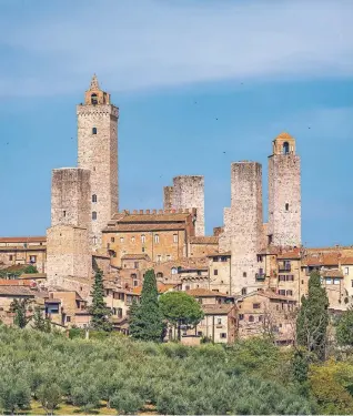  ?? FOTO: GETTY IMAGES/FAABI ?? Die Skyline der Hügelstadt südwestlic­h von Florenz ist hauptsächl­ich durch Türme geprägt.