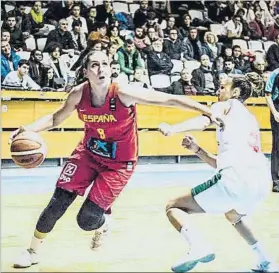  ?? FOTO: FIBA ?? María Araujo, debutante en la absoluta, en el partido ante Bulgaria del Pre Europeo