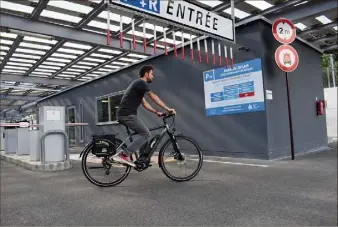  ?? (Photo M. R.) ?? Les  vélos électrique­s sont arrivés à bon port, mais aucun d’entre eux n’a pu être réserver à cause d’une panne du réseau.