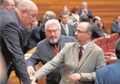  ?? F. HERAS ?? Francisco Igea y Luis Fuentes, en las Cortes de Castilla y León