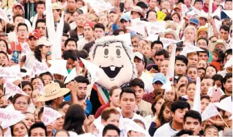  ?? JAVIER RÍOS ?? Después del primer debate, AMLO aún lidera la disputa electoral.