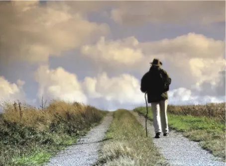  ?? BILD: SN/BEGSTEIGER ?? Wandern ist gut für Körper, Geist und Seele. Es kann auch daran erinnern, wie einsam man ist.