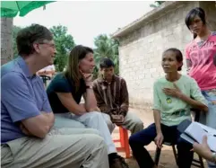  ?? PROVIDED TO CHINA DAILY ?? Bill and Melinda Gates talk to a patient with Tuberculos­is in Hainan Province, China in Aug 2008.