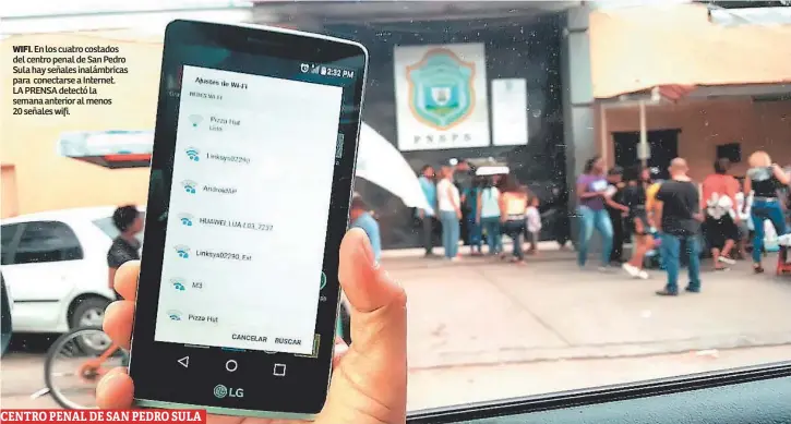  ??  ?? wifi. En los cuatro costados del centro penal de San Pedro Sula hay señales inalámbric­as para conectarse a Internet. LA PRENSA detectó la semana anterior al menos 20 señales wifi.