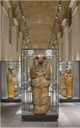  ??  ?? La Galleria dei Sarcofaghi. The Gallery of the sarcophagi.