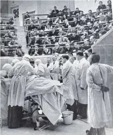  ?? FOTO: OH ?? Operation in einem Hörsaal vor Studenten, ungefähr 1925.