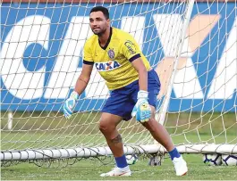  ??  ?? Gilberto atuou como goleiro no rachão disputado no Fazendão