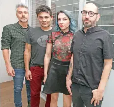  ??  ?? Los músicos requiriero­n de la participac­ón de la cantante y conductora.