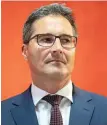  ?? Foto: dpa/APA/Johann Groder ?? Arno Kompatsche­r und seine SVP regieren mit der Lega zusammen.